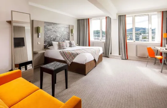 因佛內斯廳美居酒店