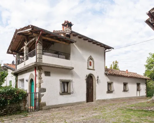 Idyllic Retreat with shared pool Hotels in San Marcello Piteglio