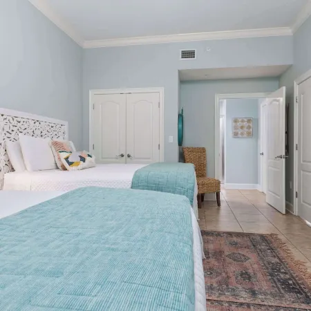 Beachfront 3-bedroom Condo on 15th Floor Balcony, Lazy River, Jacuzzis