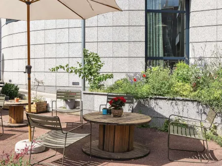 Hôtel Mercure Paris Saint-Ouen Отели рядом с достопримечательностью «Alstom»