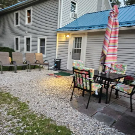 Charming 3-bedroom renovated farmhouse in Cooperstown with Wi-Fi and AC