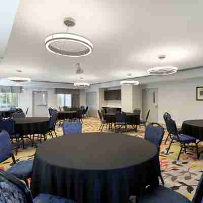 Candlewood Suites ROGERS/BENTONVILLE by IHG Dining/Meeting Rooms