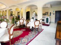 Grand Hotel President Hotele w: Olbia