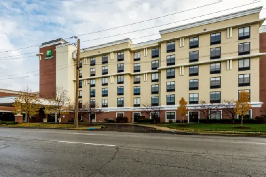 Holiday Inn INDIANAPOLIS DOWNTOWN by IHG โรงแรมใกล้สนามเบสบอลวิกตอรีฟิลด์