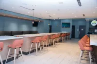 Holiday Inn & Suites FAYETTEVILLE W-FORT BRAGG AREA by IHG - bar