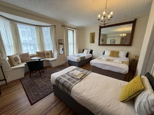 Victoria Guest Accommodation & Studio Apartments - parking