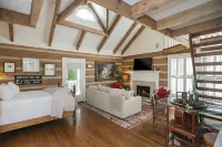 La Pearla Ranch Nashville, 7 bedroom, 8 bath, 9500 sf Log Mansion with pool