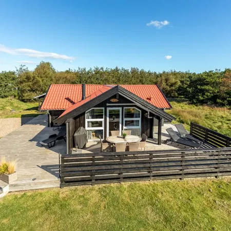 "Skyler" - 1km from the Sea