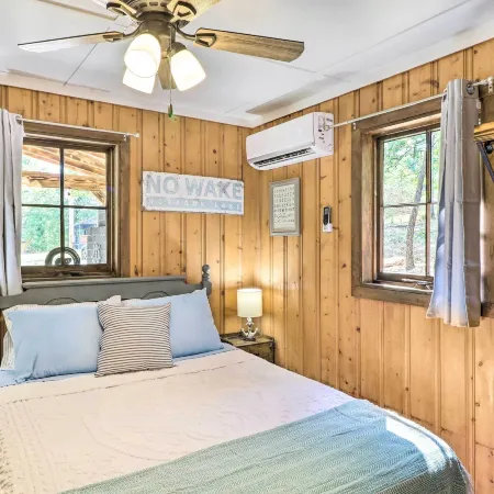 Remodeled Cabin w/ Fire Pit on Norfork Lake!