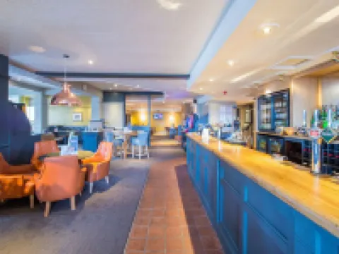 Oldham (Broadway) Hotels in Chadderton