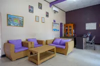 RedDoorz Near Stasiun Kebumen Các khách sạn ở Sruweng