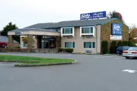 Red Lion Inn & Suites Vancouver - Parkplatz
