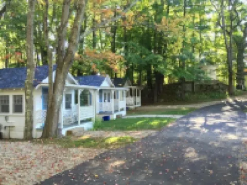 2 River Road Inn Cottages
