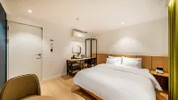 Hound Hotel Gumiin-dong Branch
