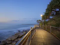 Bright 2-Bed Apartment with Stunning Ocean Views