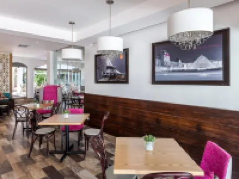 อิลลูชั่น บูทีค โรงแรม โรงแรมในปลายาเดลการ์เมน