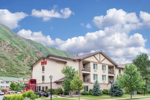 格倫伍德斯河畔舒適套房飯店