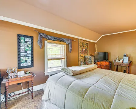 1 Mi to Main St Fryeburg: Historic Family Home Hotels in Fryeburg