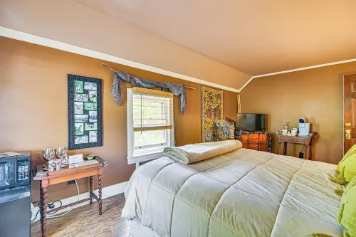 1 Mi to Main St Fryeburg: Historic Family Home Hotel di Fryeburg