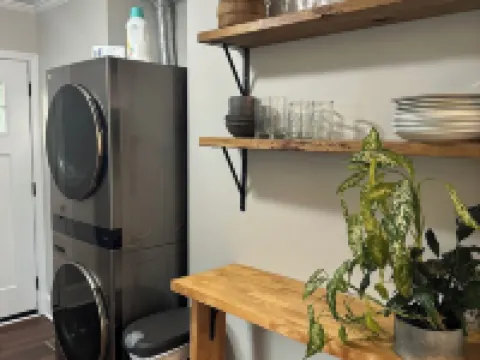 The Westfield - Cozy Downtown Greer Retreat Hoteles en Greer