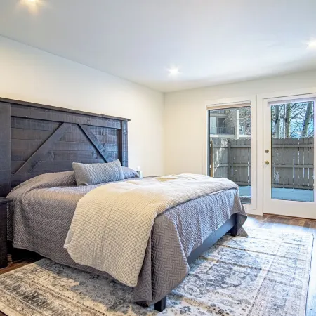 Warm Springs Retreat - Prime Location Near Downtown & Ski Lifts