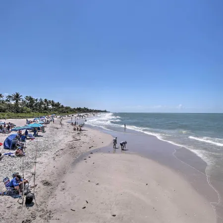 Luxe Naples Escape Walk to Beach and Downtown!