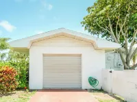 Pet-Friendly Daytona Beach Home, Walk to the Ocean
