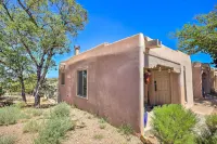 Traditional-Style Adobe Casita - Walk to Dtwn - Condos