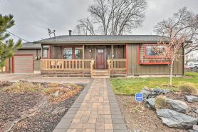 Family-Friendly Redmond Getaway Walk to Dtwn