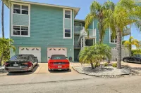 Covered Deck & Bay Views: Bradenton Beach Abode! - Wifi