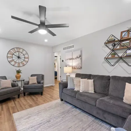 Family Friendly & Cheerful Blue Jay Ranch House close to KSU stadium