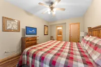 Ozarks Oasis 4 Bedroom Cabin by Redawning - con encanto