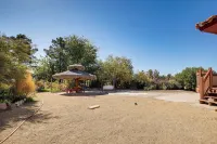 3 Mi to Dtwn Pahrump: Romantic Desert Oasis - WiFi