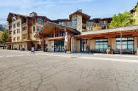 1BR Ski-in/ski-out Condo w/ Views, Pool, Hot Tub Hotels in Olympic Valley
