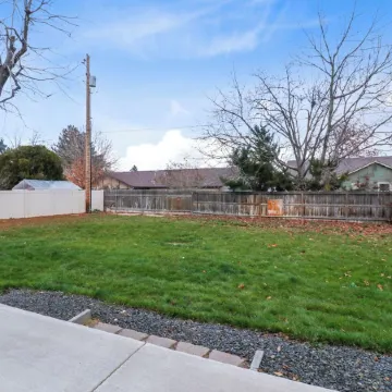 Charming 3-bedroom house in Caldwell with WiFi and AC.