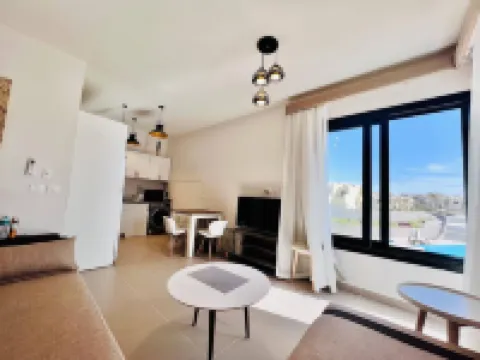 Modern 3BR Escape Panoramic Lagoon & Sea Views