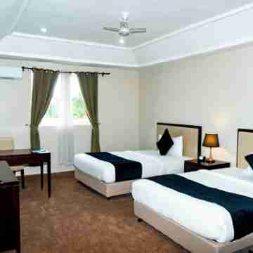 Royal Ambassador Hotel Rooms