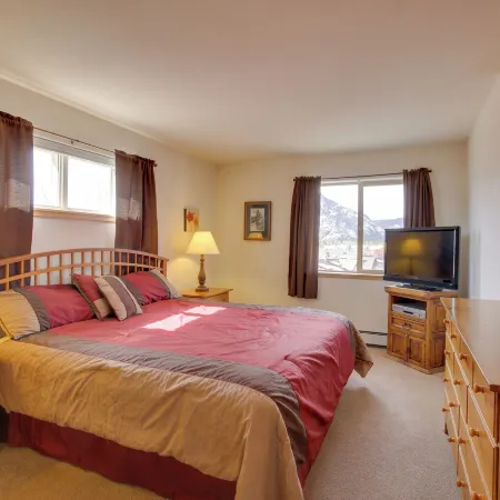 Cozy Frisco Condo 360 Mtn Views and Shared Hot Tub!