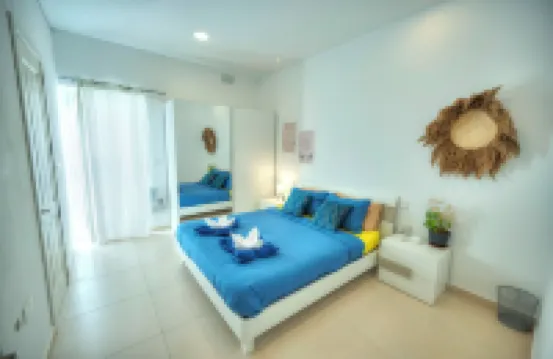 Seafront Sea View Maisonette with Yards