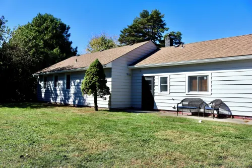 Near Detroit Metro Area New Baltimore Home! - Homestays