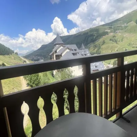 Apartment in Les Deux Alpes with Ski Views