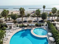 International Hotel & Suite - piscine