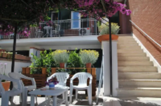 La Bouganville Studio 200 m from the Sea