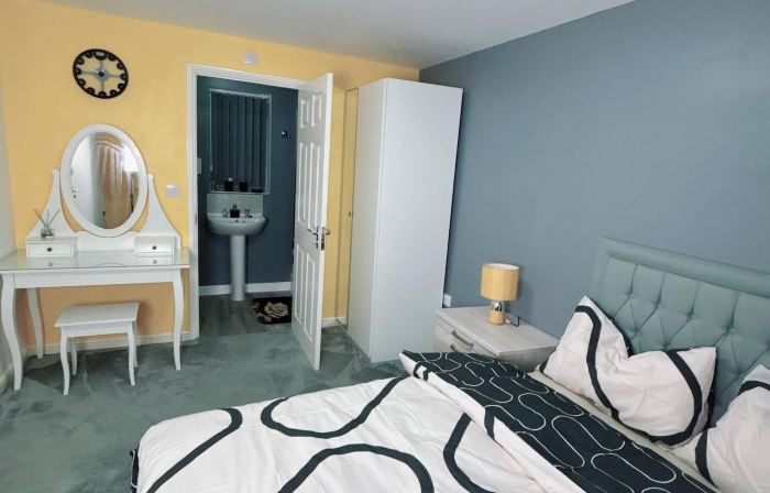 Ellas Stays - Bolton