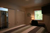 Comfy Duplex unit great for families and small groups, sleeps up to 9