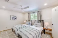 Modern Treehouse Vibes Close to Club and Lake - Boutique