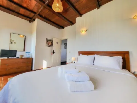 Torre de Santiago - Guest House Hotels in 