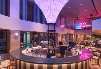 NYX Hotel Limassol by Leonardo Hotels - bar