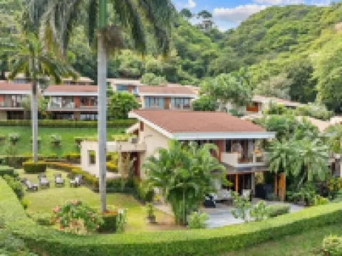 Bahia Pez Vela Resort Hotels in Coco