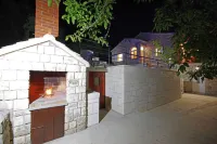 House Tonko - Parkplatz